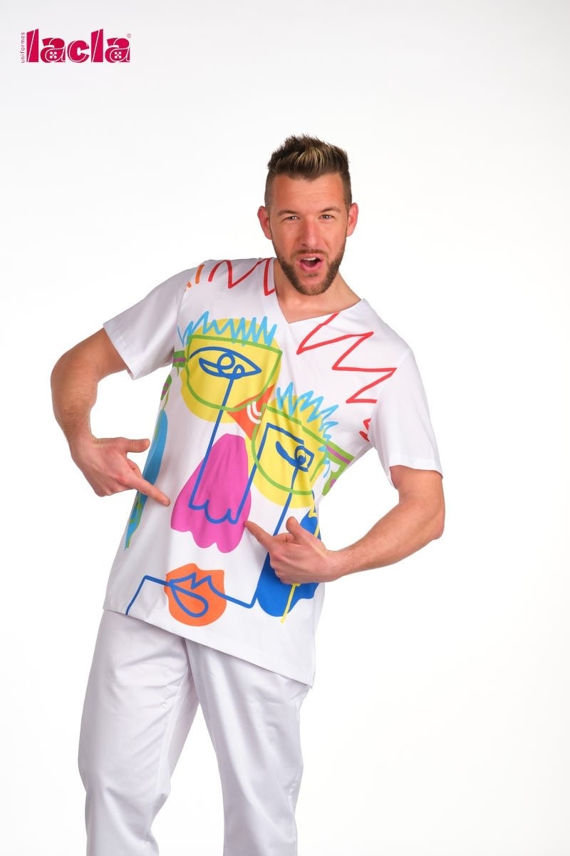 Casaca pijama Unisex. cuello pico y MC. Estampado Caricatura.